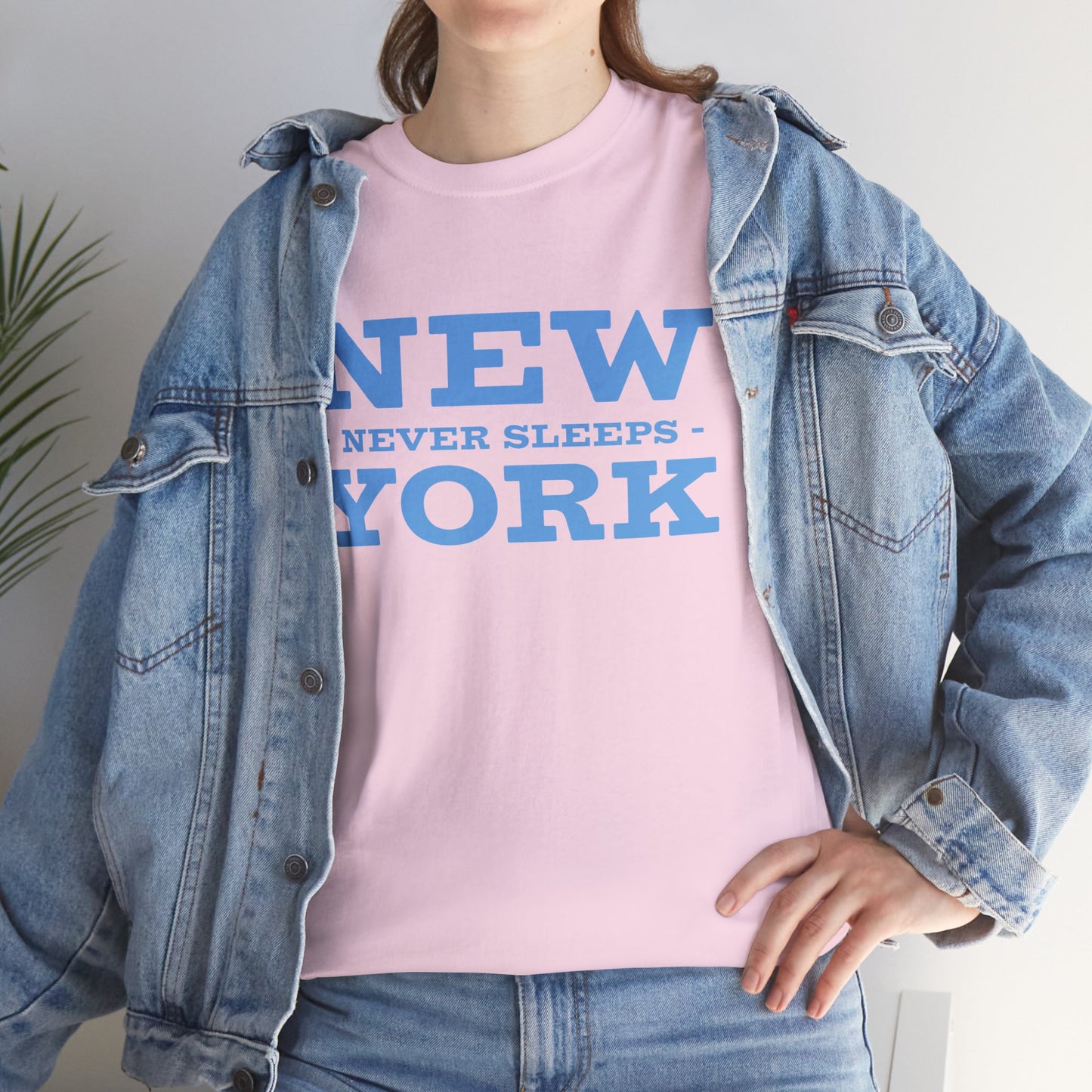 New York Never Sleeps T-Shirt - Unisex Heavy Cotton Tee